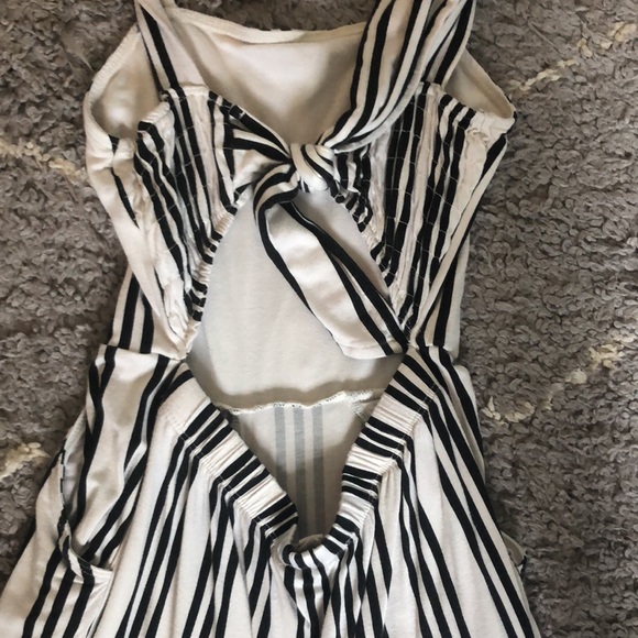 ‼️SOLD‼️Black and white romper with open back! - Picture 4 of 5